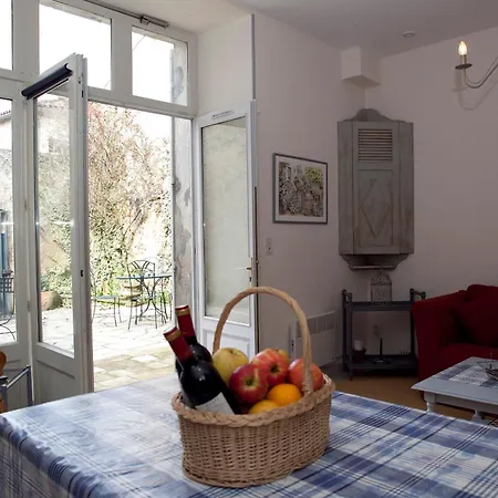 De Gensac * كوندوم